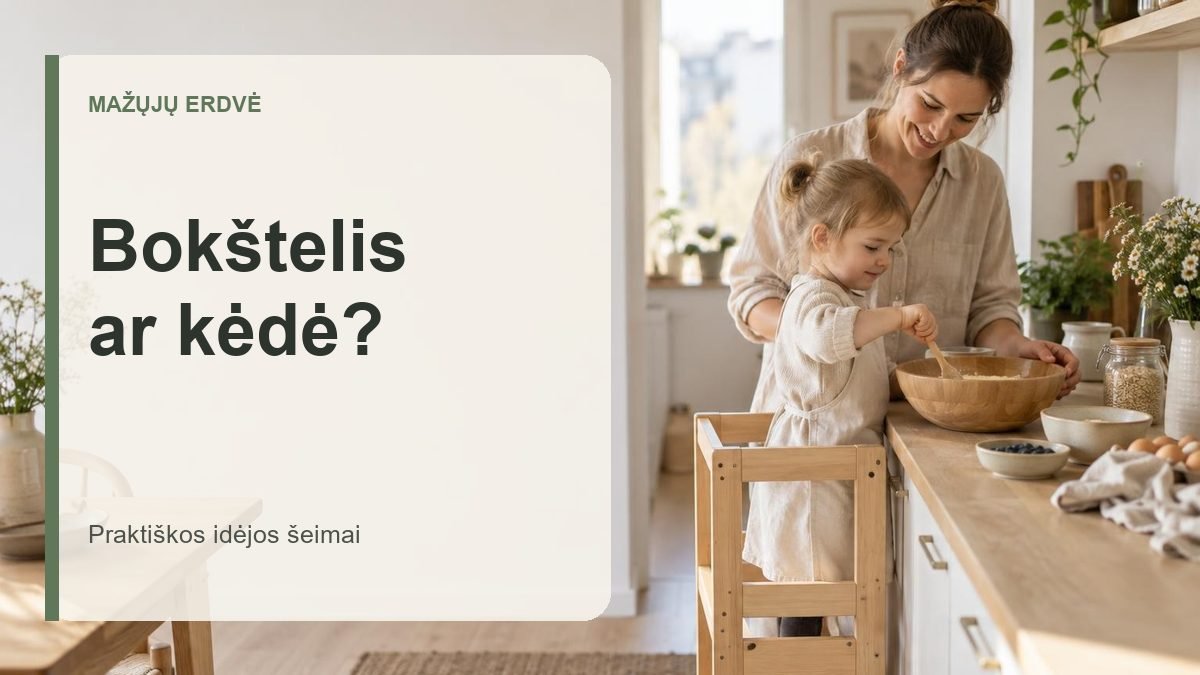 Mama prižiūri vaiką, stovintį mediniame mokymosi bokštelyje prie virtuvės stalviršio